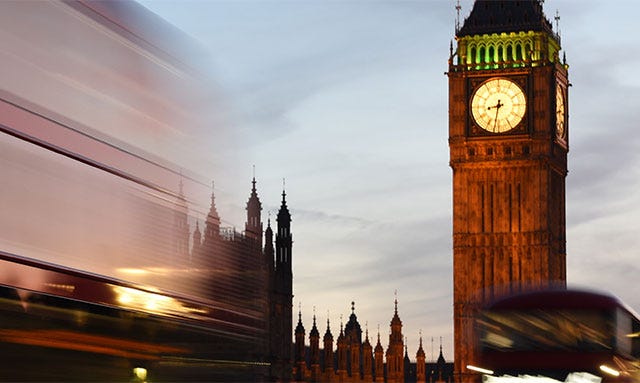 Big Ben - Elizabeth Tower Em Londres. Torre De Relógio De 90